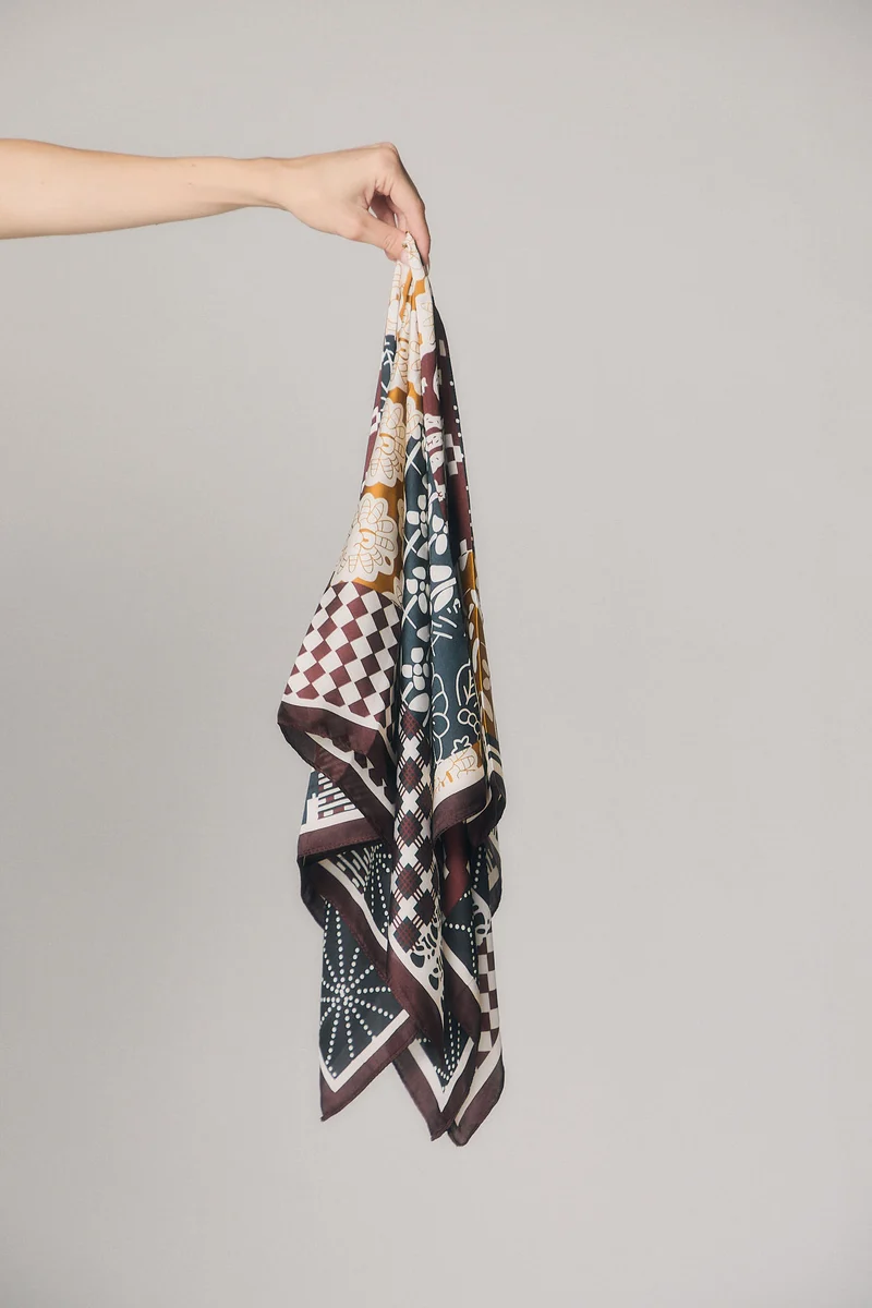 Pañuelo patchwork marrón