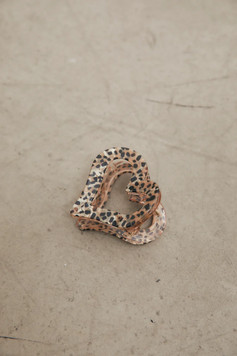 Pinza corazón estampado marrón