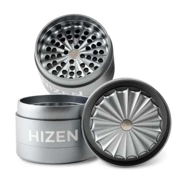 Hizen - Alu Grinder ohne Zähne 6,3 cm Silber