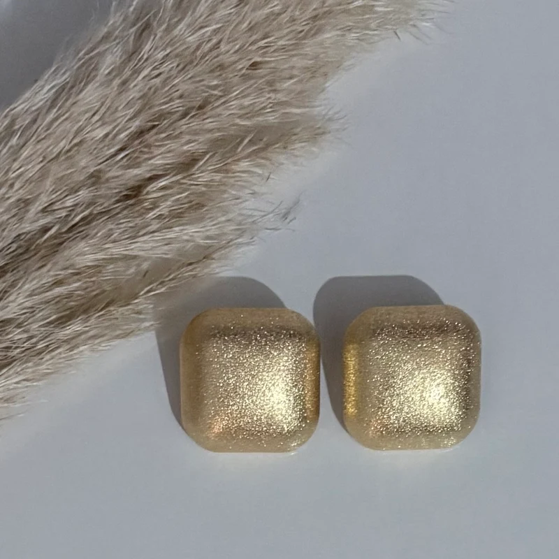 Pendiente cuadrado oro