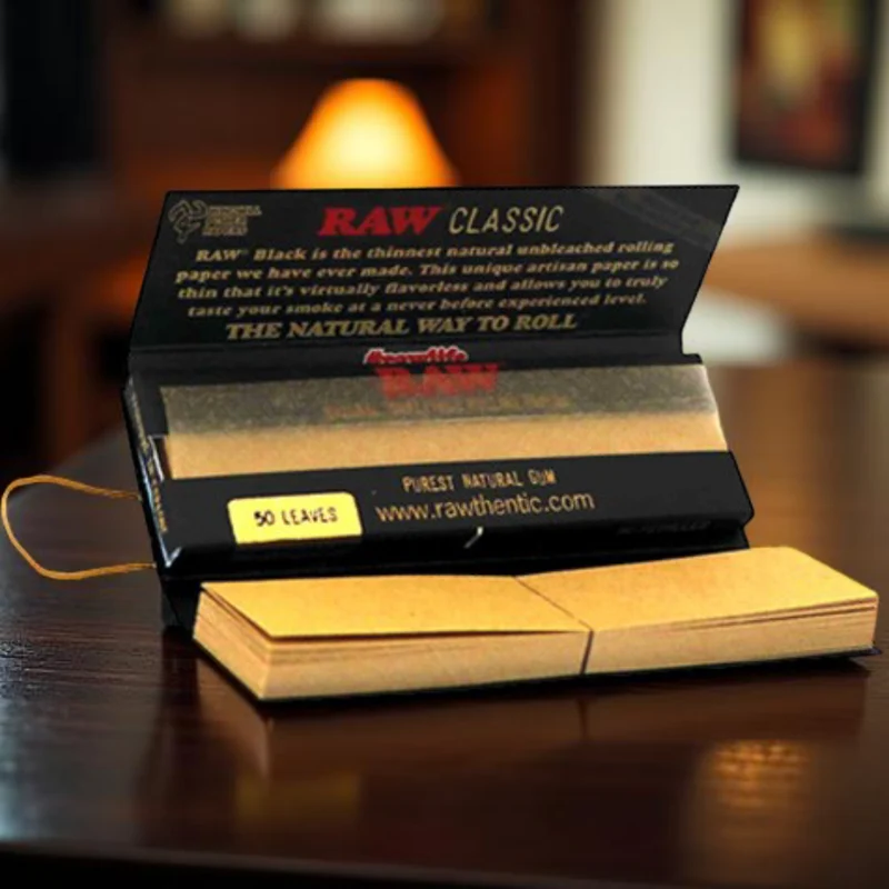 RAW Black Connoisseur 1 1/4 — Papel y tips en un mismo empaque