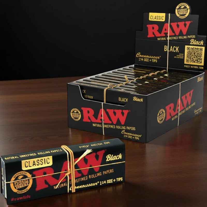 RAW Black Connoisseur 1 1/4 — Papel y tips en un mismo empaque